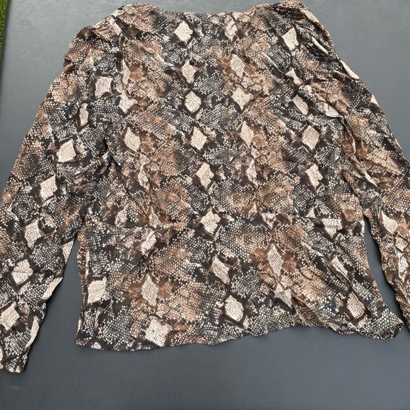 Snakeskin blouse - Picture 5 of 6